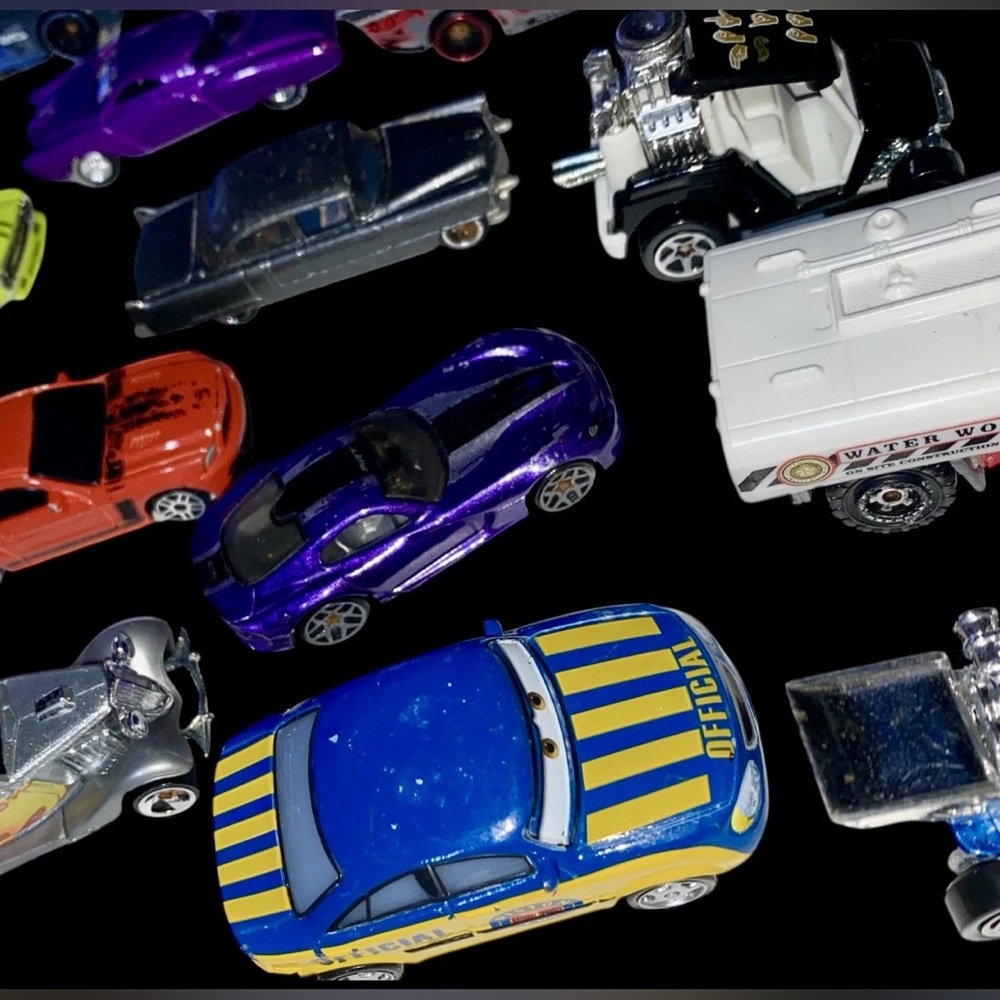 33 Hot Wheels vintage collection lot diecast vehicle hotwheels w/ 2 dividers - Picture 14 of 16